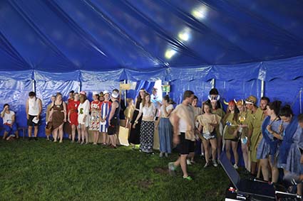 Wikinger warten auf ihre Kinder